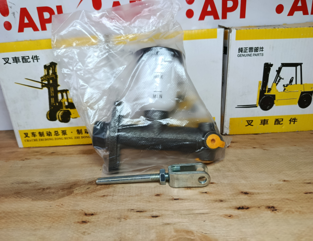 Tổng Phanh Xe Nâng Liugong Có Bình Dầu Chính Hãng