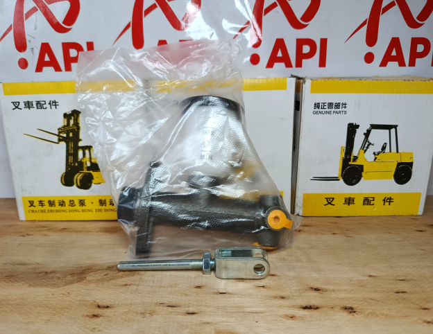 Tổng Phanh Xe Nâng Liugong Có Bình Dầu Chính Hãng