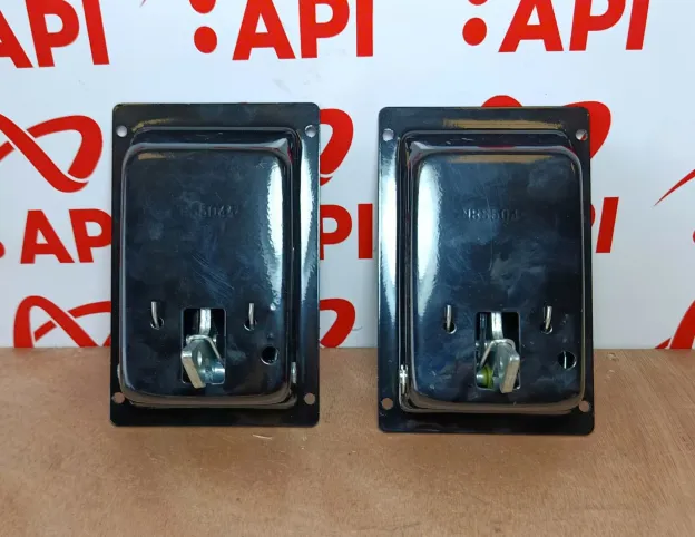 Tay Khóa Cửa Capo Xe Xúc Lonking 833 / 50NC